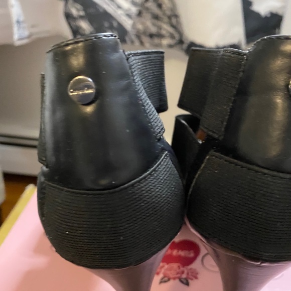 Heels - Picture 6 of 8